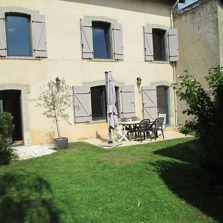 D'hotes Bed & Breakfast Moncel-sur-Seille