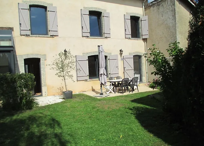 D'hotes Bed & Breakfast Moncel-sur-Seille